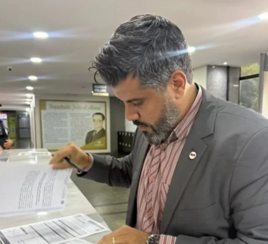 Advogado de Araguaína retira pedido de impeachment contra Laurez após repercussão: entenda o caso desde o protocolo até a desistência