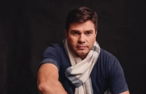 Alexandre Canhoni cede entrevista para a jornalista Livia Rosa Santana