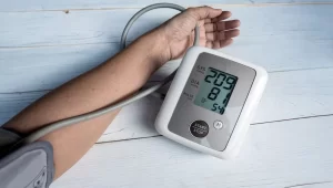 Saúde: Por que tantos jovens estão tomando remédio para pressão? Especialistas alertam para aumento preocupante