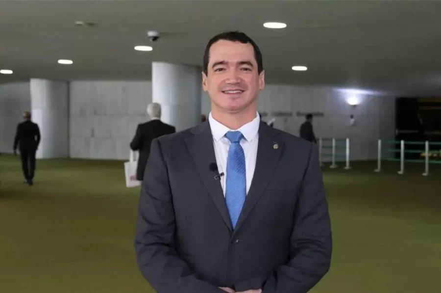 Guimarães rebate rumores sobre ligação com os Barbalhos e afirma: “É falando e a gente realizando”