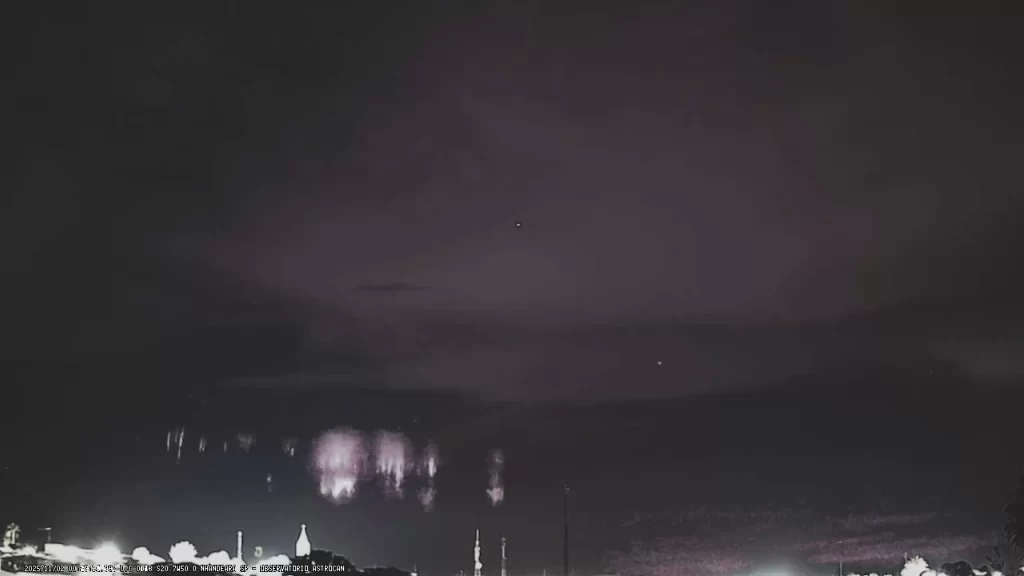 Relâmpagos vermelhos são registrados na alta atmosfera do interior de SP em fenômeno raro