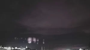 Relâmpagos vermelhos são registrados na alta atmosfera do interior de SP em fenômeno raro