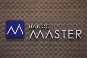 Contrato de R$ 129 milhões do Banco Master com escritório ligado à esposa de Moraes reaparece em documentos apreendidos pela PF
