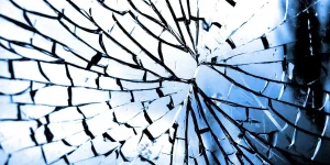 Portelinha: O Palácio dos Espelhos Quebrados