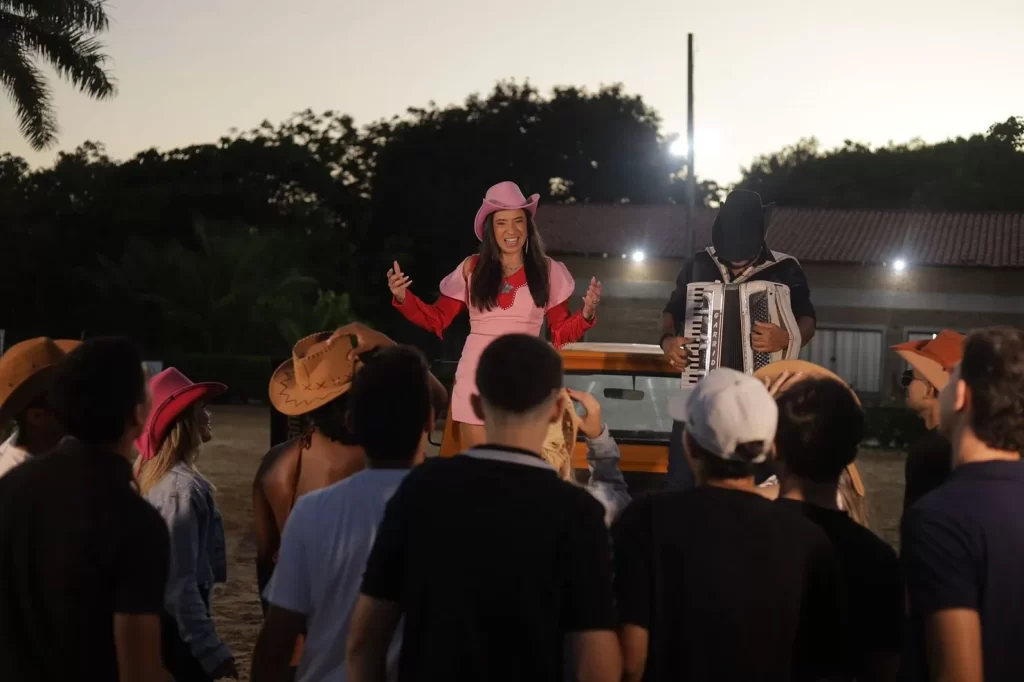Cantora cearense Luana Motta apresenta “POTOC”, seu projeto de estreia inspirado na vaquejada