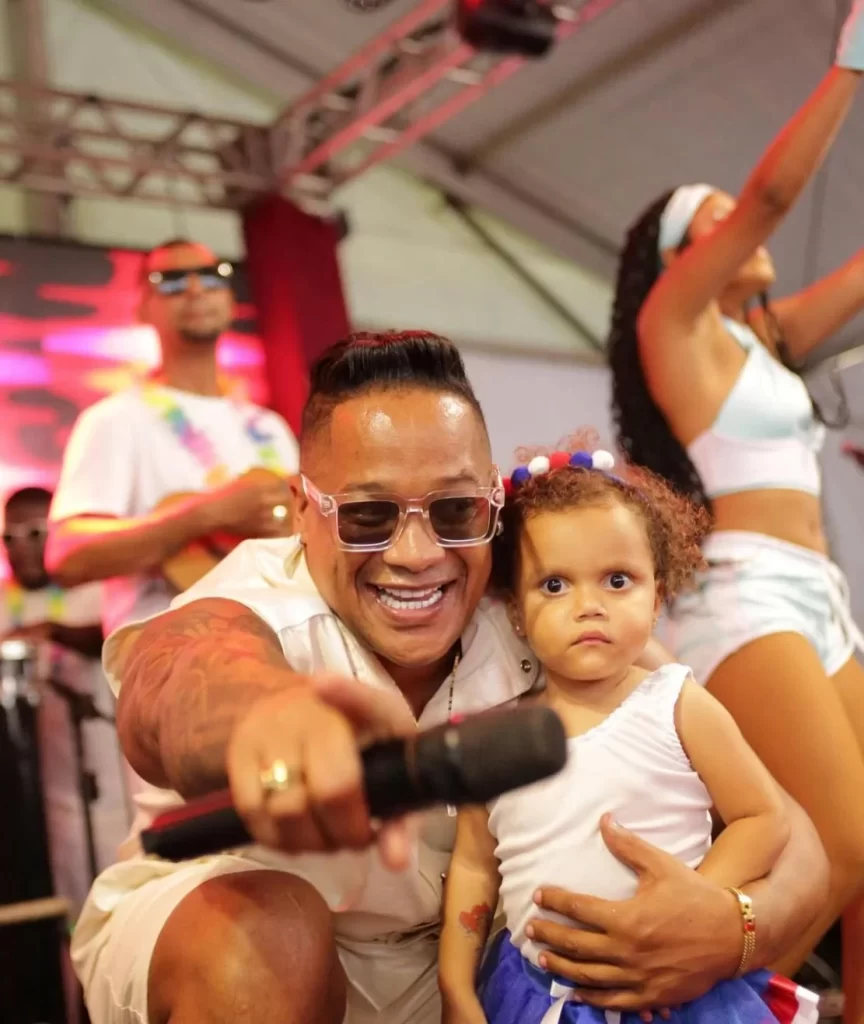 Patrulha do Samba levou sucessos para o carnaval do Espaço Folia