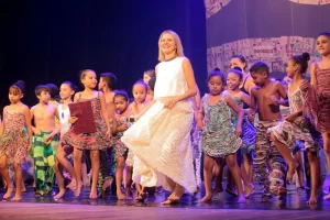 Cultura e cidadania: Vidança ocupa praça no Vila Velha com espetáculos e ação solidária em Fortaleza