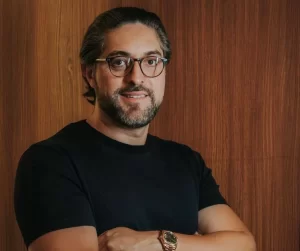 Solidez que constrói confiança. Visão que redefine o alto luxo em Santa Catarina