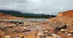 Falha em vertedouro de barragem altera rio, atinge balneário e acende alerta ambiental no sudeste do Tocantins