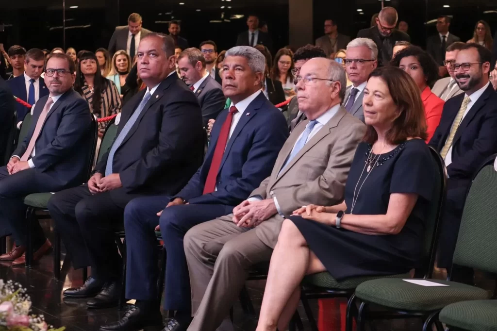 Eduardo Gomes recebe Grã-Cruz do Ministério da Justiça, maior honraria da instituição