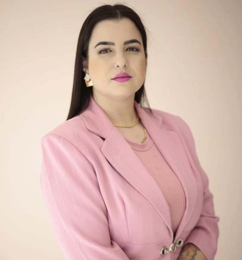 Formação, técnica e propósito: a atuação da Dra. Marina Carvalho na biomedicina estética