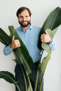 Comece 2026 com o Cérebro Afiado: Neurocientista indica Chá Verde como “Neuroprotetor” para recuperar o foco e desinchar em Janeiro