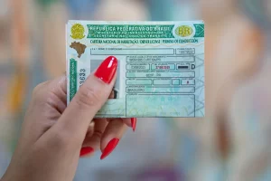 Governo Lula anuncia mudança histórica na CNH: fim da autoescola e renovação automática