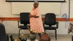 Aos 70 anos, idosa defende TCC e transforma sala de aula em palco de reconstrução: “Não vim provar nada para o mundo, só para a menina que fui um dia”