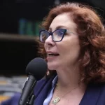Deputado italiano contesta cidadania e pressiona por extradição de Carla Zambelli