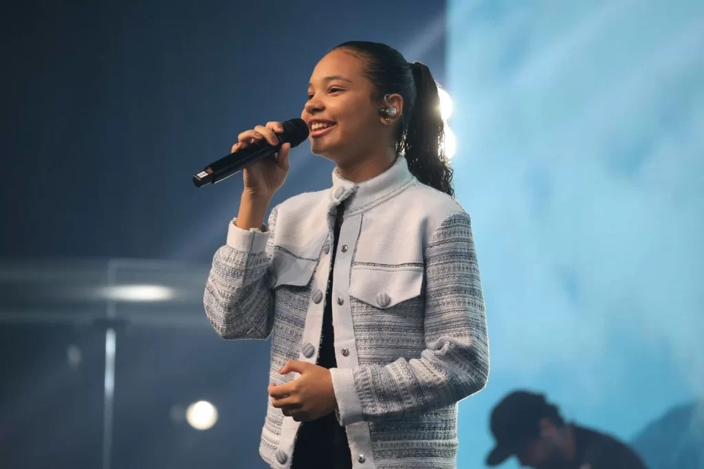 Maria Marçal surpreende e lança música inédita “Me Alegrarei”, durante apresentação em Belém