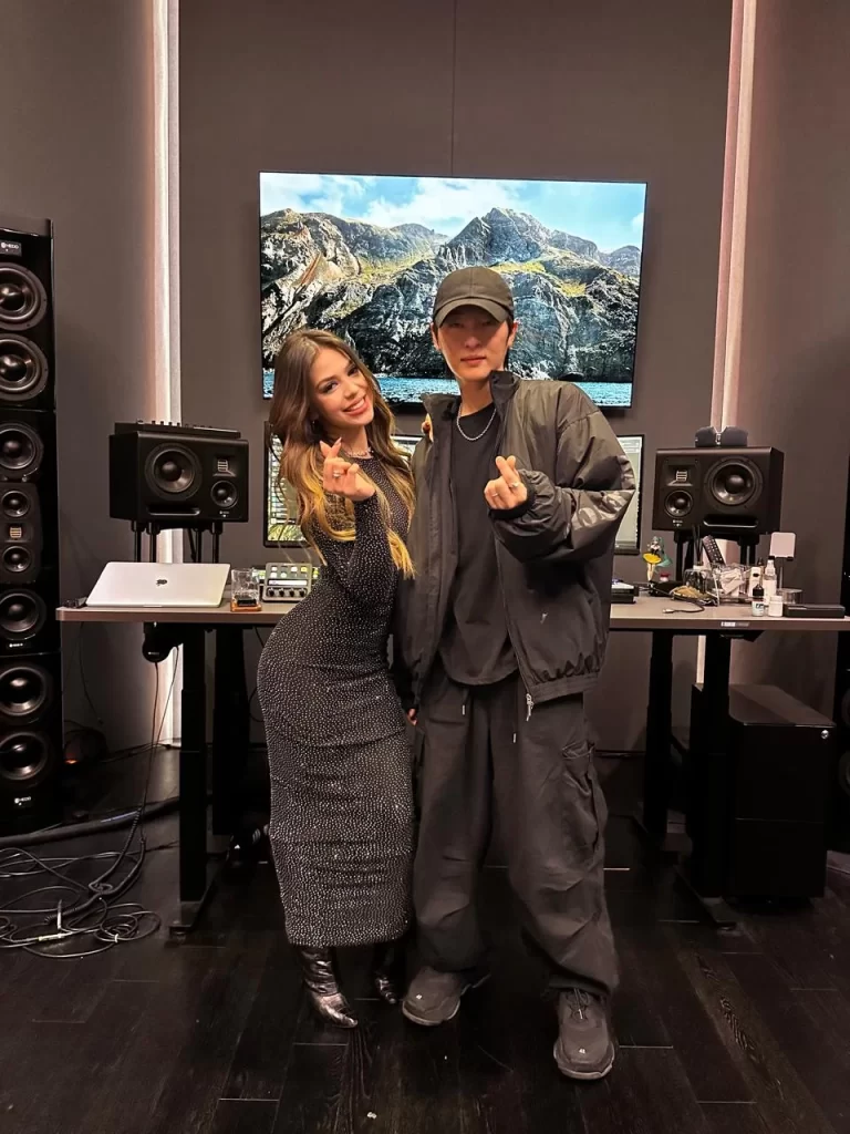 Melody agita Seul e mostra bastidores da viagem: neve, cultura e encontro com produtor coreano