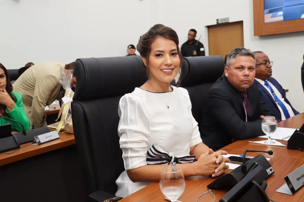 Debora Guedes scaled 1