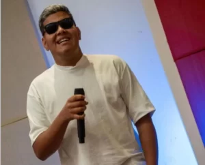 Dougllas Fernanddo lança pout-pourri com clássicos do carnaval