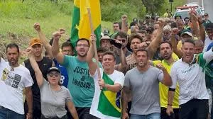 Nikolas Ferreira, Gustavo Gayer e André Fernandes iniciam caminhada rumo a Brasília e anunciam ato político