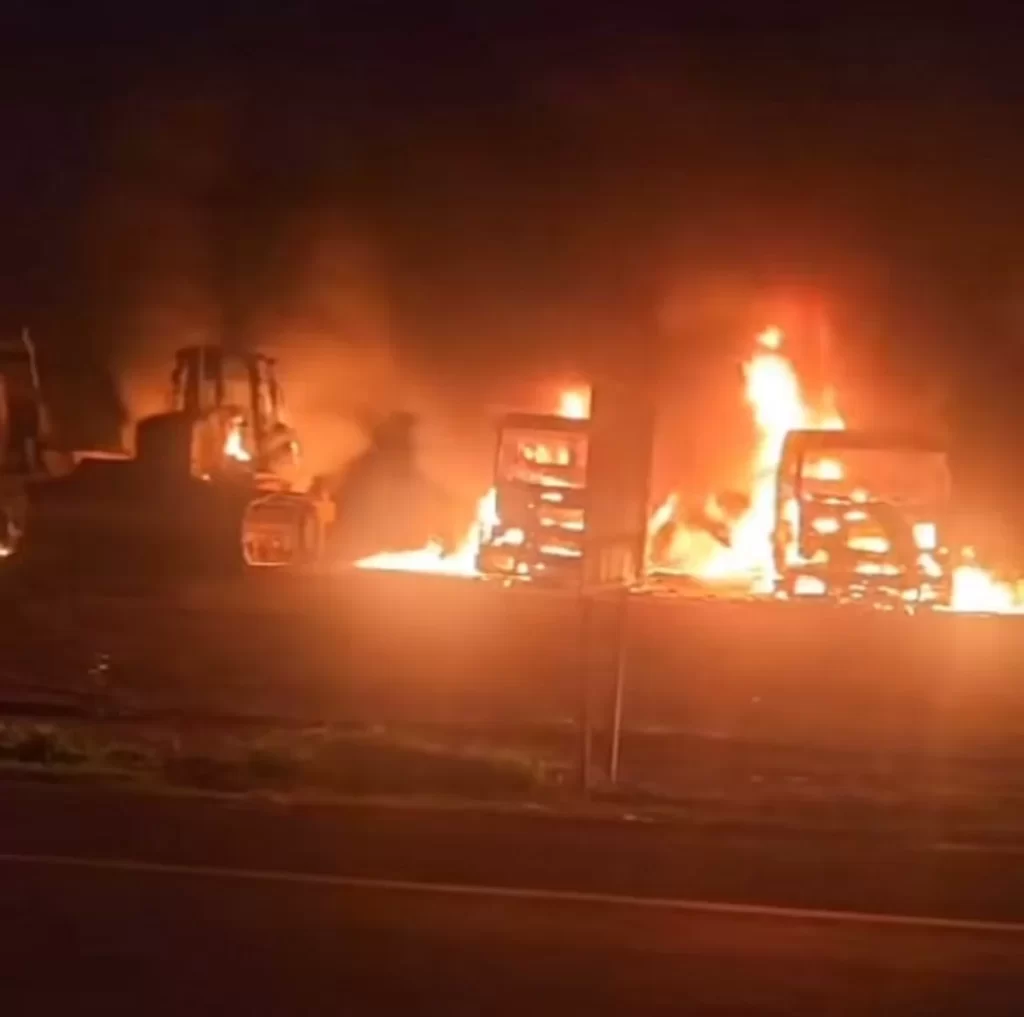 Incêndio destrói caminhões da duplicação da BR-153 no norte de Goiás