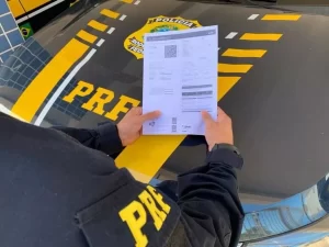 PRF flagrou uso de documento falso durante abordagem em Araguaína