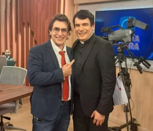 O psicólogo e escritor Alexander Bez fala sobre ansiedade e relacionamentos no programa Bendita Hora, da Rede Vida