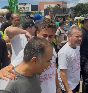 Caminhada pela Liberdade reúne Nikolas e Filipe Martins