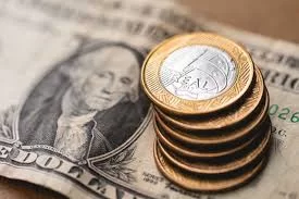 Mercados globais oscilam, criptomoedas reagem e Brasil sente pressão externa