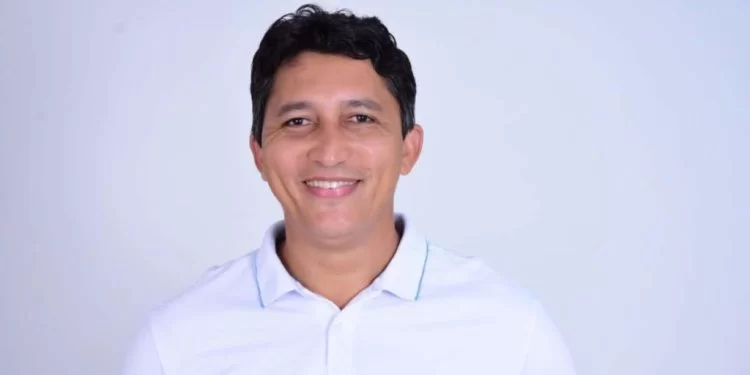 professor adriano 1024x683 1 750x375 1