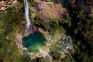 Cachoeira do Catoá, o santuário isolado no Tocantins que permanece fora do turismo de massa e revela uma das paisagens mais raras do Cerrado brasileiro