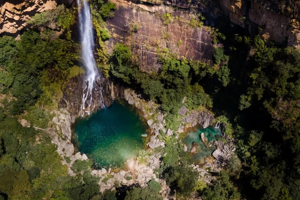 Cachoeira do Catoá, o santuário isolado no Tocantins que permanece fora do turismo de massa e revela uma das paisagens mais raras do Cerrado brasileiro