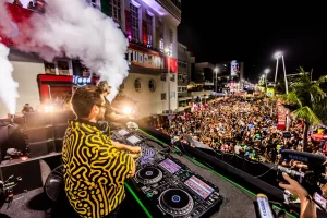 Alok transforma Carnaval de Salvador em fenômeno global com trio pipoca e recorde de público no próximo dia (15)