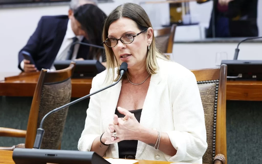 Aleto aprova urgência em pedido de Cláudia Lelis para reforço policial em Palmas