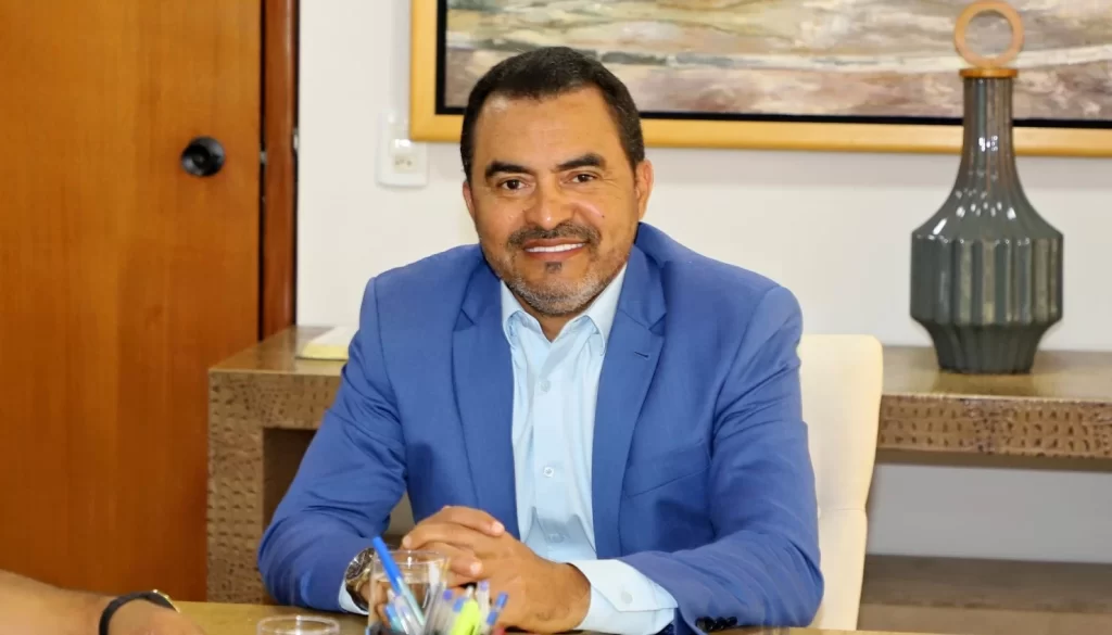 Wanderlei Barbosa cumpre agenda no sul do Tocantins com inauguração e entregas na educação