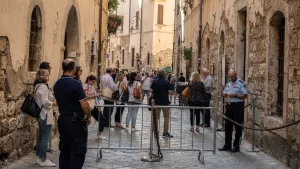 Turistas barrados, filas controladas e multas silenciosas: a Itália muda as regras e surpreende visitantes