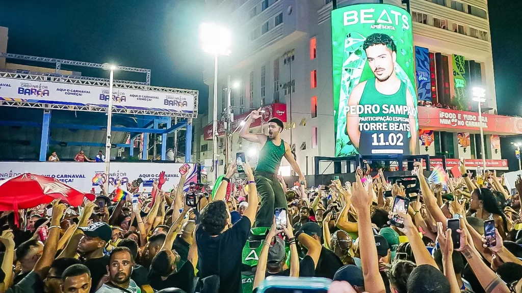 Carnaval: Beats traz Pedro Sampaio para ação no Largo do Farol da Barra em cima do jet ski para chegar ao palco
