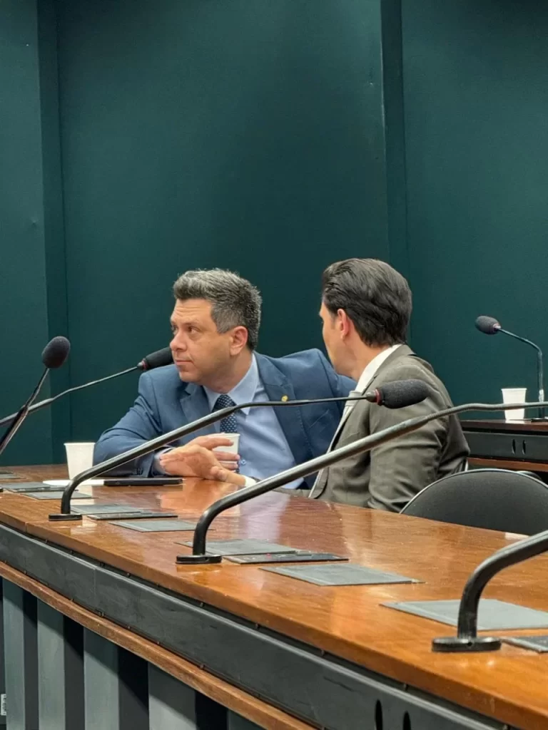 Tiago Dimas assina PEC que reduz IPVA: “questão de justiça tributária”