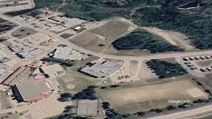 Ataque em escola no Canadá deixa mortos, mobiliza forças de segurança e reacende debate sobre violência em pequenas comunidades