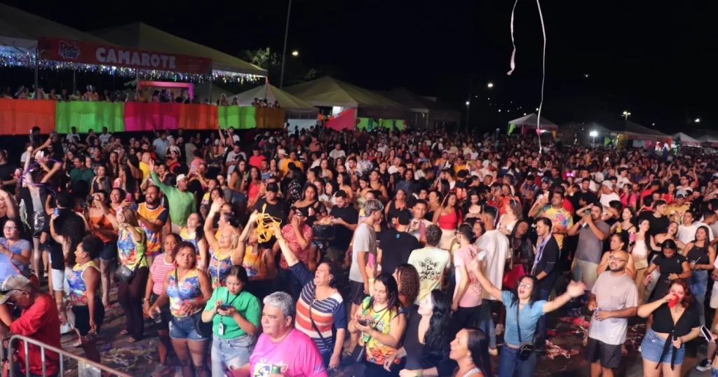 Porto Folia 2026 começa com Chiclete com Banana e Kadu Martins, multidão e forte esquema de segurança em Porto Nacional