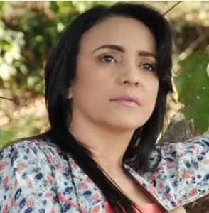 Crystinna Oliveira brilha no gospel com “Deus nos Detalhes” e estreia poderosa com “Entrei na Guerra” no Brasil e no exterior