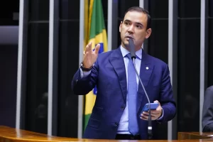 Vicentinho Júnior consegue liberação de R$ 2,1 milhões para saúde em sete municípios do Tocantins