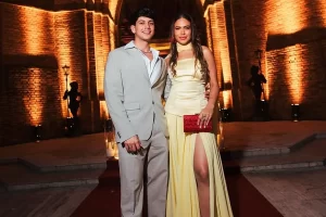 Pedido de casamento em Paris viraliza: quem é Léo Foguete e como o momento pode redefinir sua carreira digital