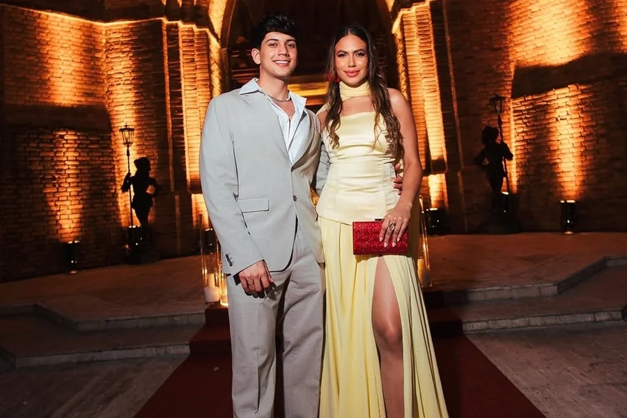 Pedido de casamento em Paris viraliza: quem é Léo Foguete e como o momento pode redefinir sua carreira digital