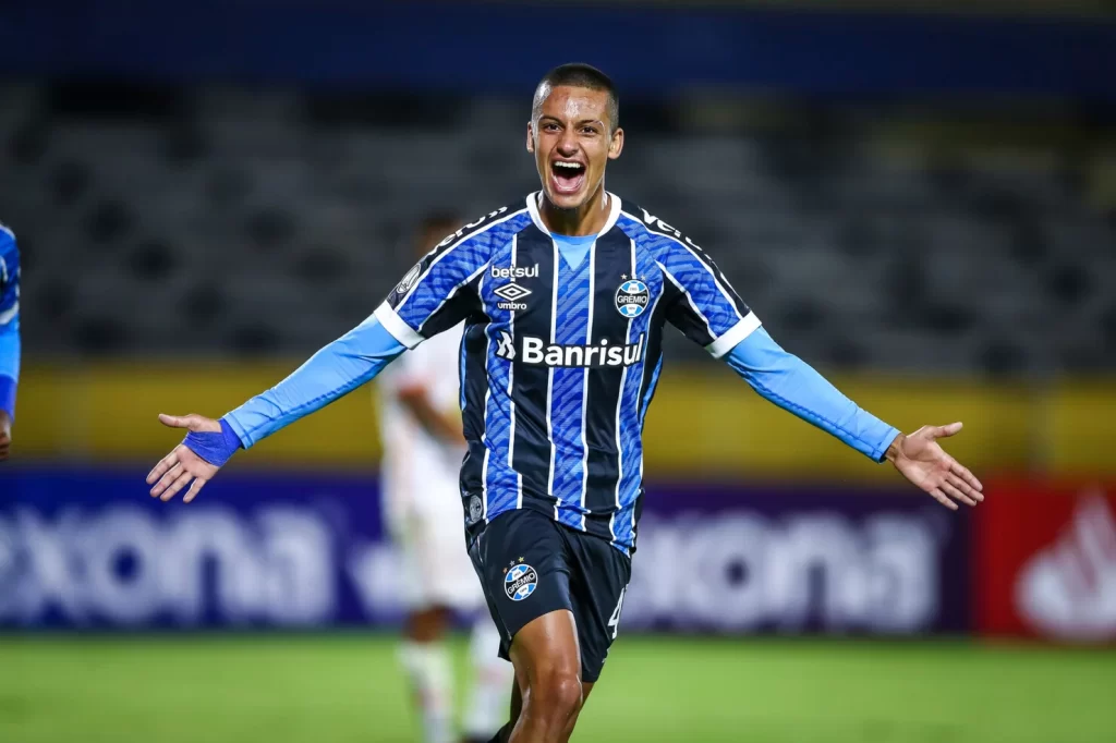 Palmeiras lidera o Brasileirão 2026 e amplia vantagem técnica sobre rivais; veja análise completa da disputa