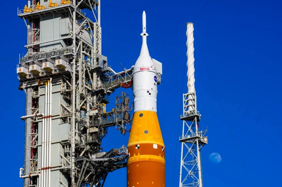 NASA avalia mudanças no foguete Artemis II e espaçonave
