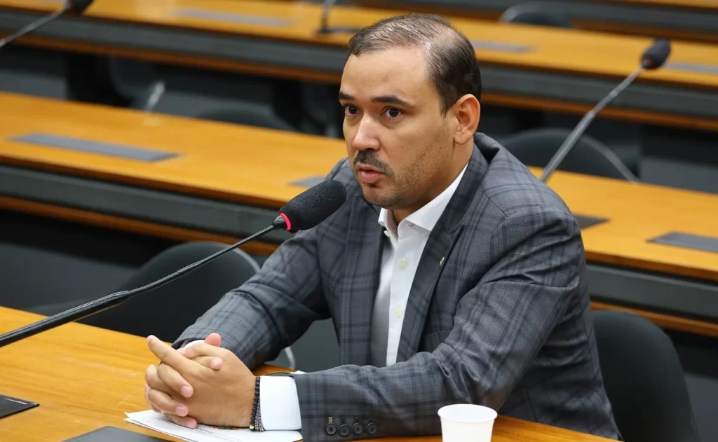 Vicentinho Júnior agradece apoio de entidade de servidores e destaca atuação em defesa do funcionalismo público