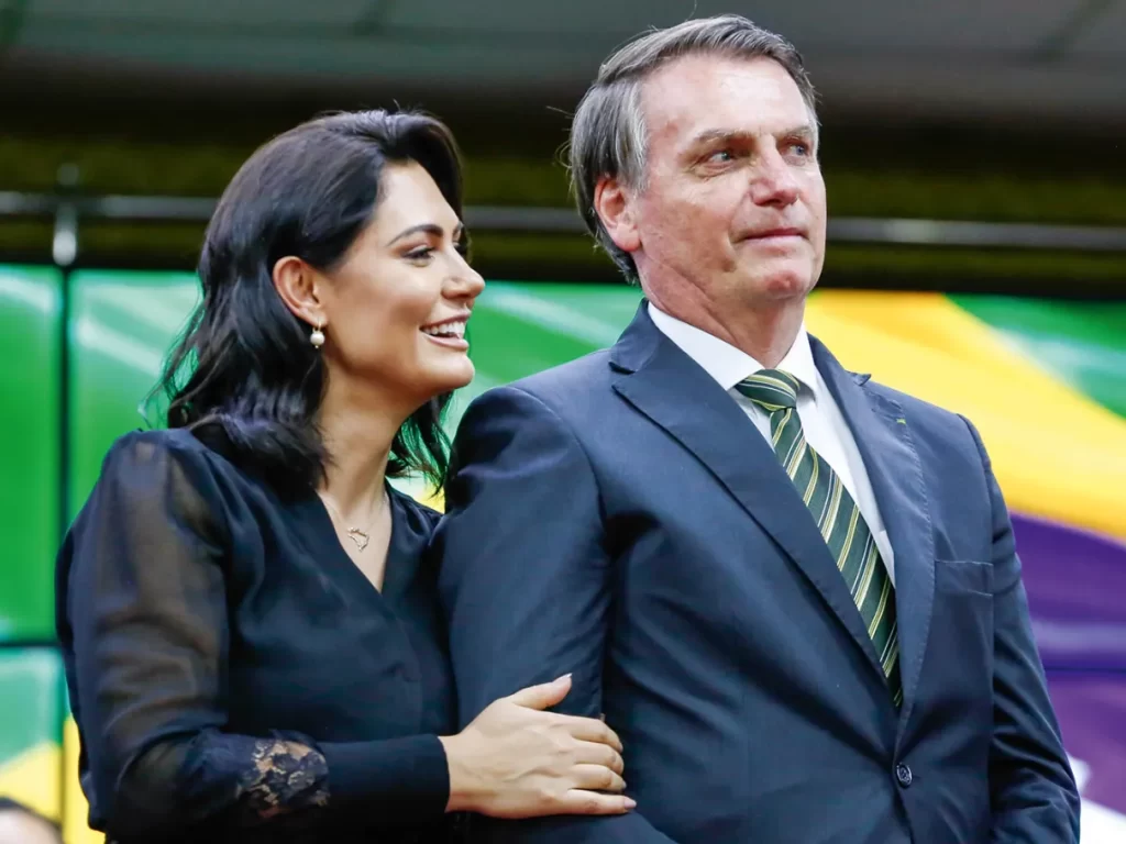Bolsonaro pede cautela a Michelle e união da direita enquanto Lula articula alianças no Tocantins