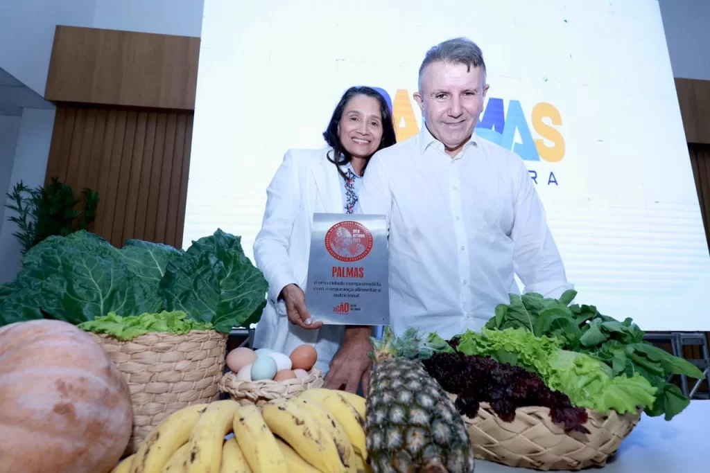 Eduardo Siqueira Campos ao lado da primeira dama e secretaria de Acao Social e da Mulher Polyanna Siqueira Campos foto Flavio Cavalera