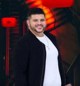 Espetaria Food Square celebra o Dia da Mulher com show de Neto Silva na Maraponga